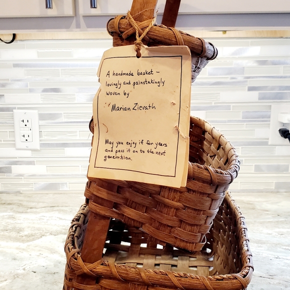 Handmade Iowa  Marion Zierath  Giraffe handwoven Basket - Picture 2 of 6